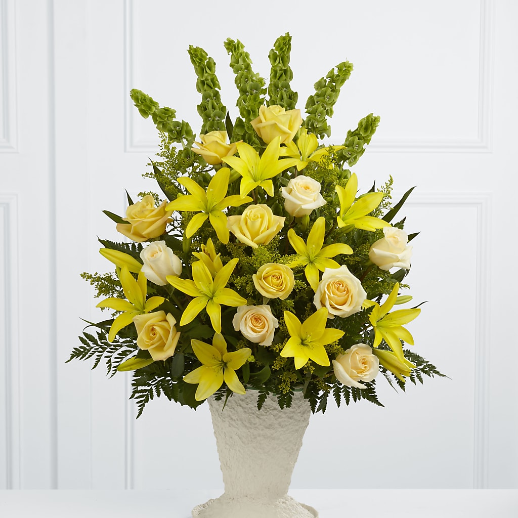 Golden Memories Arrangement – Eventos Galindo, Chicago IL