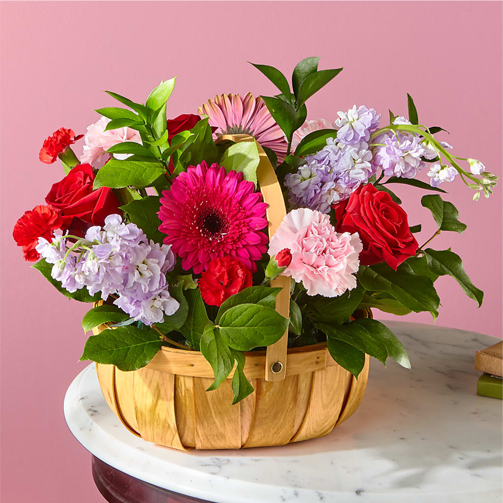 Pink Picnic Basket – Eventos Galindo, Chicago IL