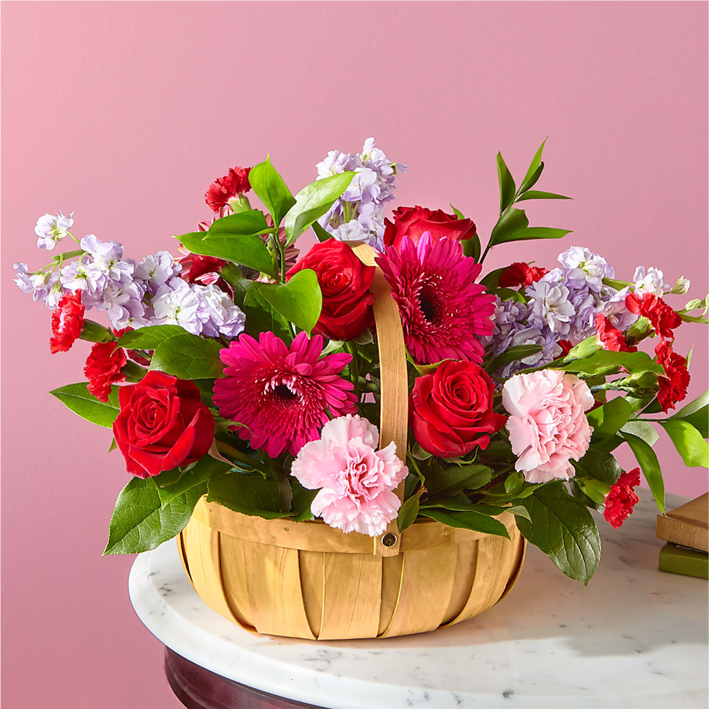 Pink Picnic Basket – Eventos Galindo, Chicago IL