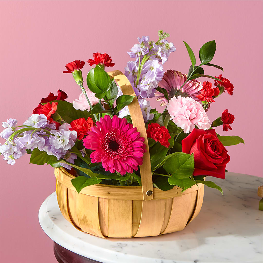Pink Picnic Basket – Eventos Galindo, Chicago IL