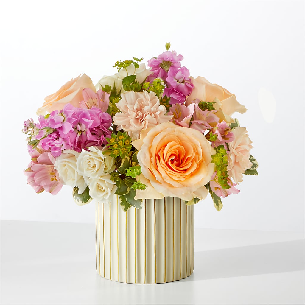 Paradise Bouquet with Ivory Vase – Eventos Galindo, Chicago IL