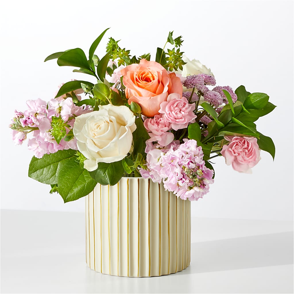 French Market Bouquet with Ivory Vase – Eventos Galindo, Chicago IL