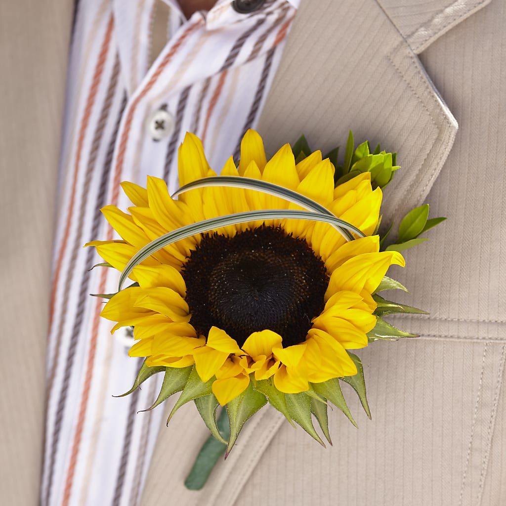 Free Spirit Boutonniere – Eventos Galindo, Chicago IL