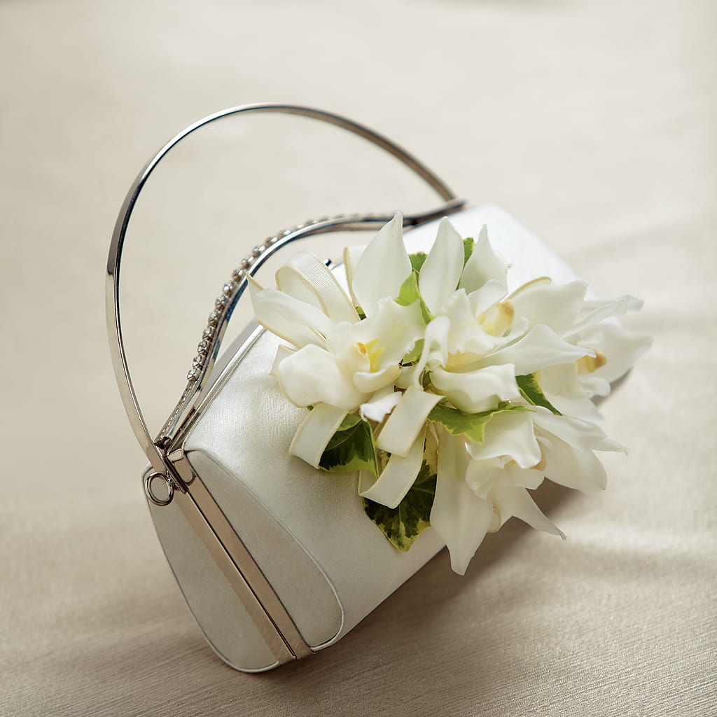 White Purse Decor – Eventos Galindo, Chicago IL