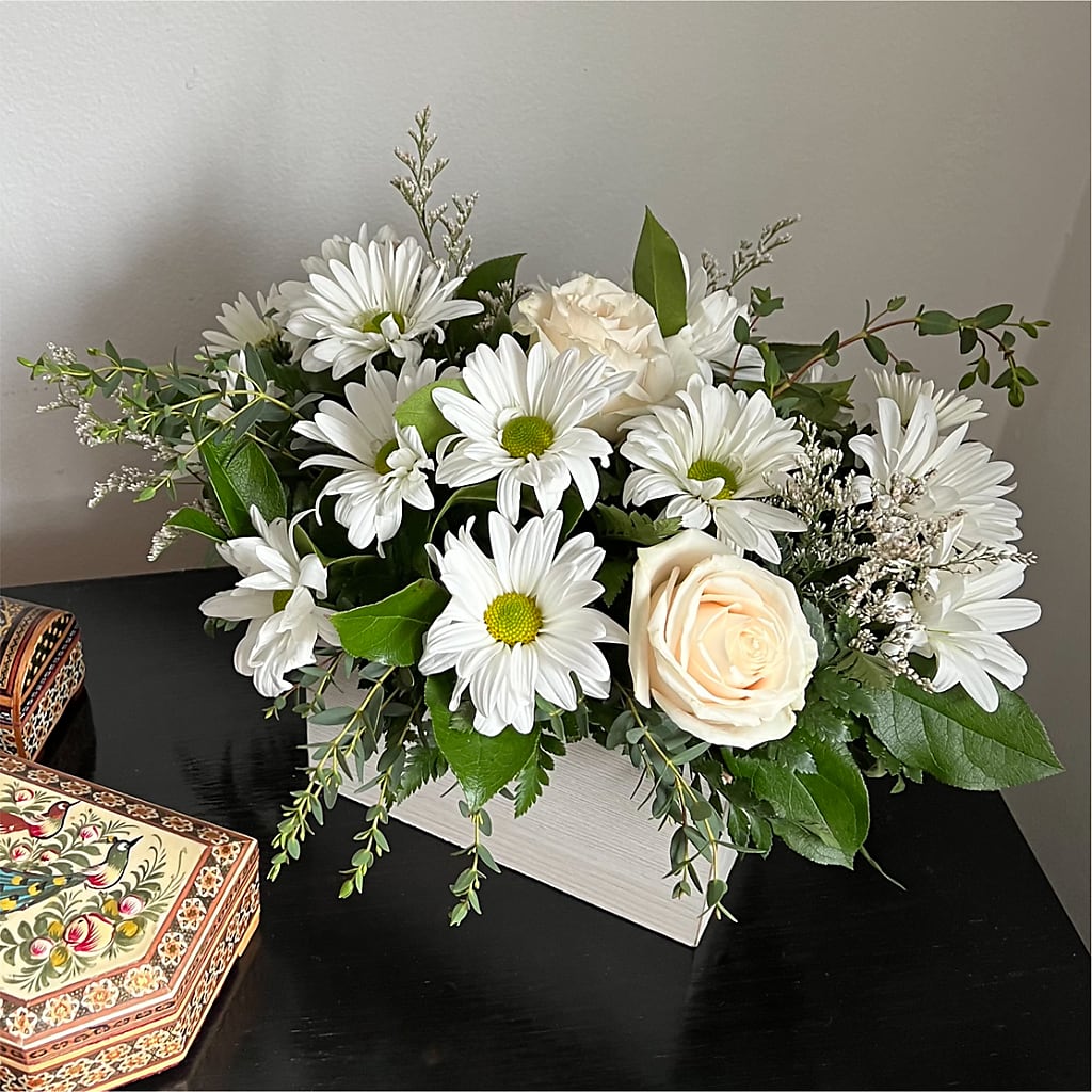 Fresh Linen Box Bouquet –  Eventos Galindo, Chicago IL