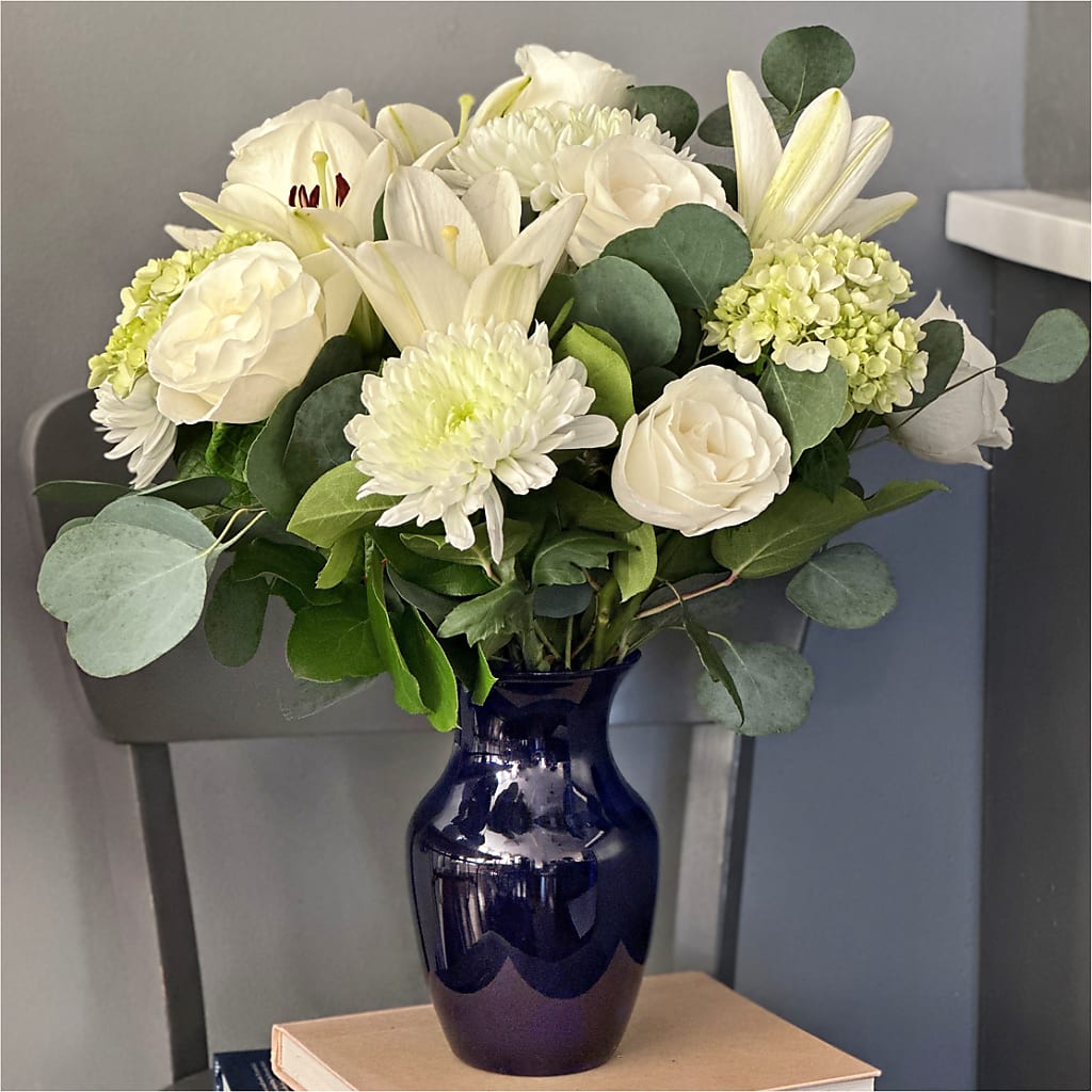 Snowy Dreams Bouquet –  Eventos Galindo, Chicago IL