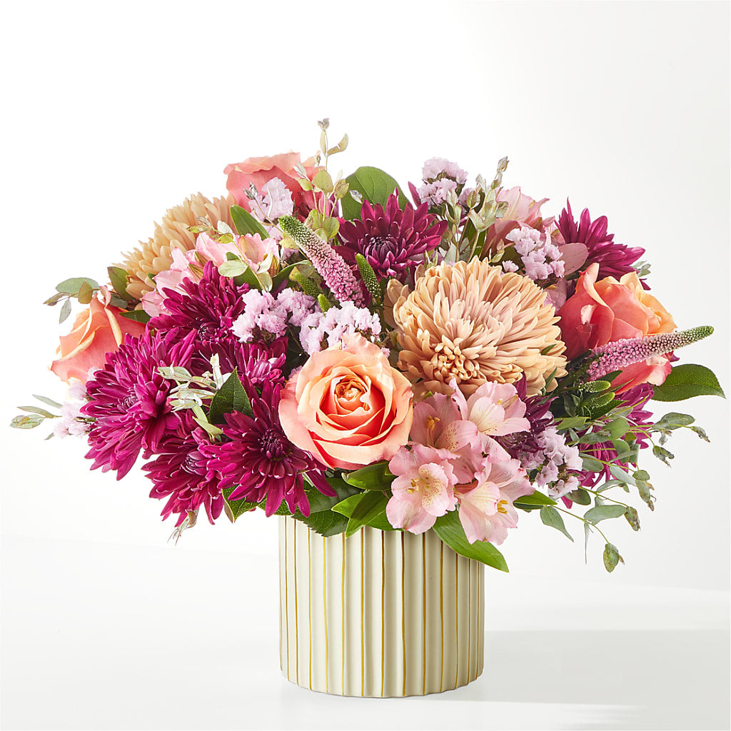 Berry Cobbler Bouquet with Ivory Vase –  Eventos Galindo, Chicago IL