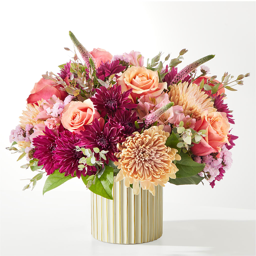 Berry Cobbler Bouquet with Ivory Vase –  Eventos Galindo, Chicago IL