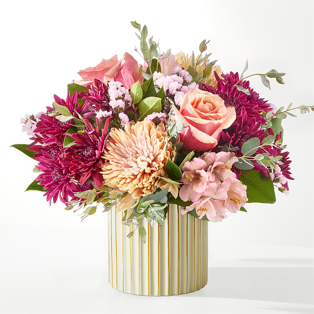 Berry Cobbler Bouquet with Ivory Vase –  Eventos Galindo, Chicago IL