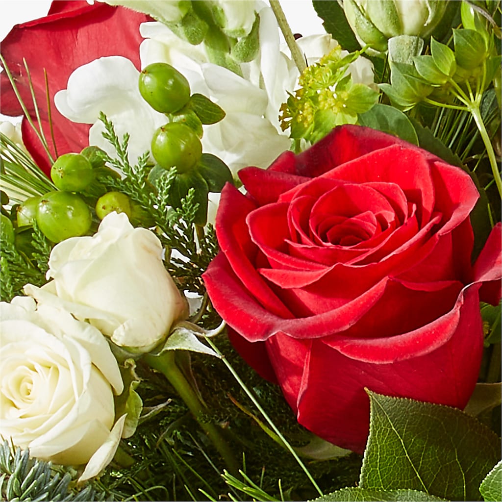 Deck the Halls Bouquet –  Eventos Galindo, Chicago IL